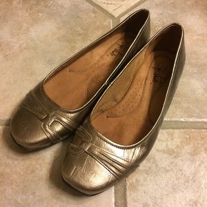 Life Stride Diva 7.5 W metallic shoe